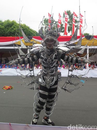 Foto Garuda  Hingga Barong 10 Kostum  Terunik Jember 