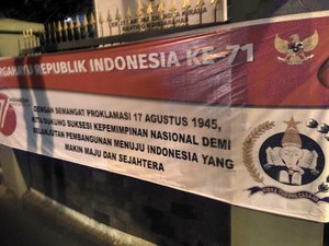 Ada Spanduk HUT RI Suksesi Kepemimpinan Nasional di Kantor Dinas Sejarah TNI AD
