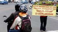 Setelah uji coba selama satu bulan, sistem ganjil genap akan mulai resmi diberlakukan besok.Bagi para pelanggar tak lagi akan diberi teguran, sanksi maksimal Rp 500 ribu mengancam.