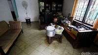Akibat banjir itu, aktivitas warga setempat terancam lumpuh.