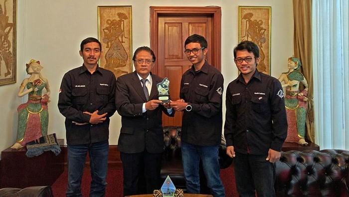 Mahasiswa Pecinta Alam Unsoed Kibarkan Merah Putih di Gunung Huascaran Peru