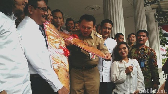 Ahok: Roti Buaya Kurang Enak Sebetulnya
