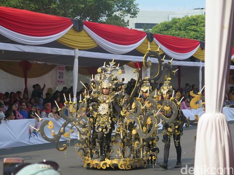 Foto Garuda Hingga Barong 10 Kostum Terunik Jember Fashion