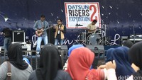 Dalam acara ini juga dilengkapi dengan berbagai macam aktivitas tradisional seperti musik, tari-tarian dan permainan khas Aceh.