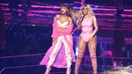Duo Hot! Ariana Grande dan Nicki Minaj di MTV VMA 2016