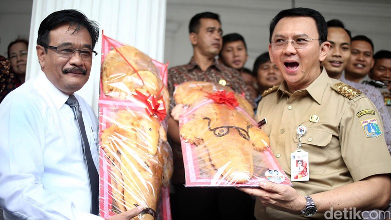 Ahok Minta Disiapkan Tiket Bila Akan Berduet dengan Djarot Ahok Minta Disiapkan Tiket Bila Akan Berduet dengan Djarot