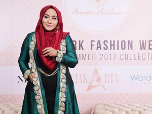 Fashion Blogger Hingga Dubes RI Akan Hadir di Show Anniesa Hasibuan