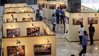 Ada 100 foto yang dipamerkan.