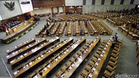 Pemotongan tumpang dilakukan usai rapat paripurna.