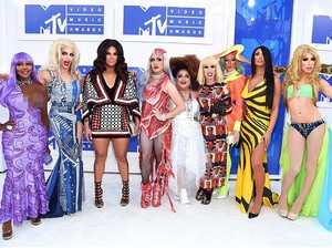Ikuti Gaya Ikonik Selebriti, 9 Drag Queen Meriahkan MTV VMA 2016