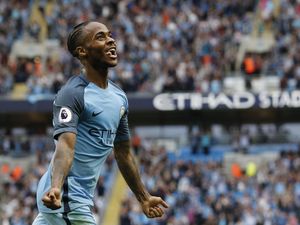 Sterling Dikabarkan Menikah Diam-Diam