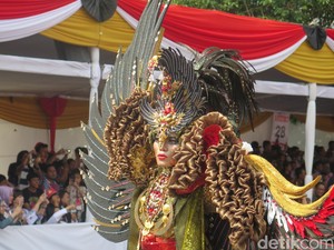 Foto: Garuda Hingga Barong, 10 Kostum Terunik Jember Fashion Carnaval 2016