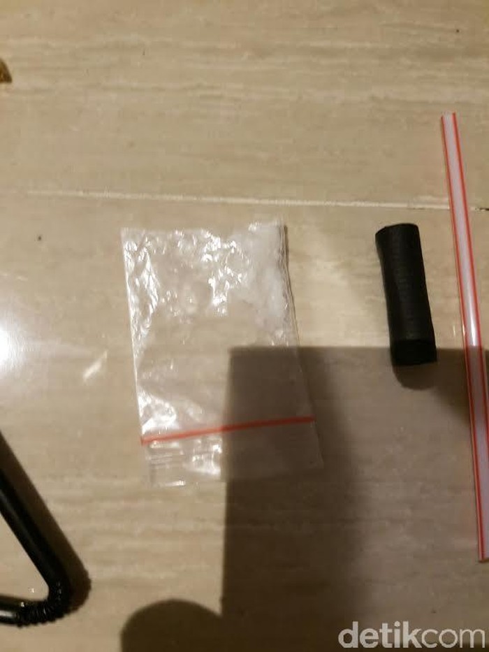 Penampakan Sabu, Jarum Suntik, dan Korek Gas yang Disita dari Aa Gatot Brajamusti
