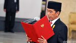 Jokowi Lantik Anggota KPU Hasyim Asyari