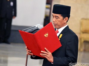 Dilantik Jokowi, 9 Gubernur Jalan Kaki dari Istana Merdeka ke Istana Negara