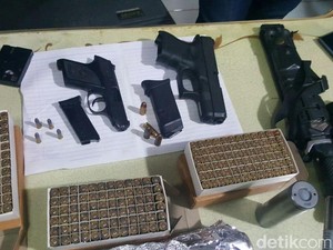 Polisi Telusuri Kepemilikan Senpi Serta Ratusan Amunisi Gatot Brajamusti