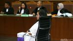 Dituntut 6 Tahun Penjara, Damayanti Menangis