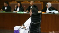 Damayanti menjalani sidang dengan agenda tuntutan di Pengadilan Tipikor, Jakarta Pusat.