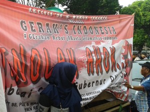 Puluhan Orang Anti Ahok Demo Kantor DPP PDIP