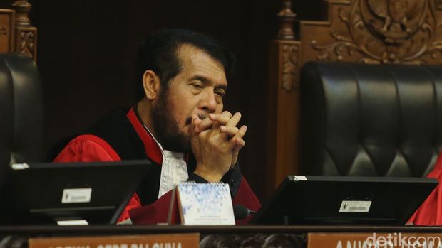 Kala Hakim Konstitusi dan Ahli Perdebatkan Hukum dan Moral di Sidang Asusila