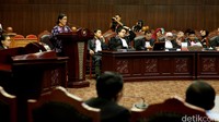 Ketua Komnas Perempuan Azriana meminta MK menolak permohonan Guru Besar IPB Prof Dr Euis Sunarti. Prof Euis meminta pelaku kumpul kebo dan homoseks dipenjara.