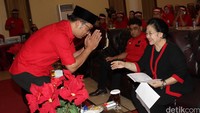 Secara mengejutkan, Wali Kota Bandung Ridwan Kamil (RK) hadir di acara Sekolah Partai PDI Perjuangan.