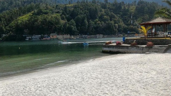 Pantai Bebas Parapat Danau Toba