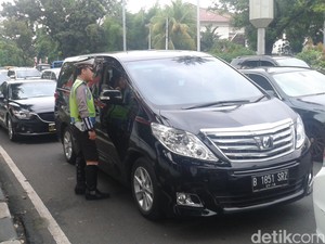 Hari Pertama Aturan Ganjil Genap, Lalin di Bundaran Senayan Ramai Lancar
