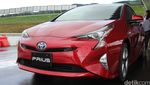 Uji Tabrak Toyota Prius Generasi ke-4
