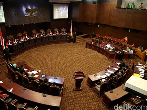 Dinamisnya Perdebatan Pasal Kumpul Kebo dan LGBT di MK