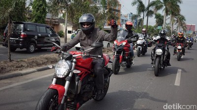 Ducatisti Indonesia dan Malaysia Turing di Sumatera