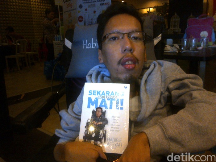 Meski Fisik Lemah karena Kelainan Genetika, Habibie Berhasil Tulis Buku Kedua