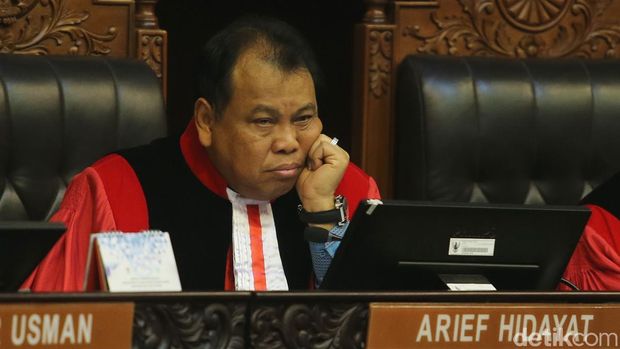 BW vs Hakim MK Arief Hidayat Kian Panjang