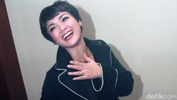 Nirina sempat mengisi daftar Aktris nasional dengan bayaran termahal pada 2007.