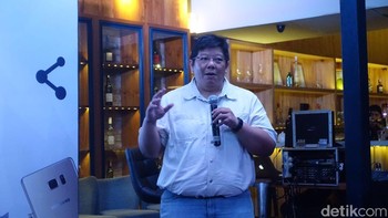 Menurut gagdet enthusiast Lucky Sebastian, memang banyak pendapat yang mengatakan gear atau perangkat untuk vlogging tidak terlalu penting. Namun sebenarnya, selain konten yang baik, memilih perangkat atau smartphone yang bagus sangat krusial. Foto: detikINET/Adi Fida Rahman