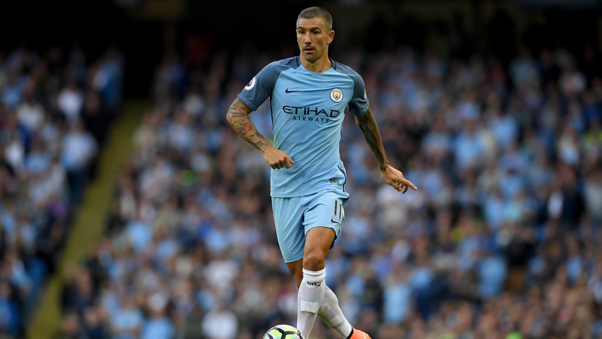 Aleksandaro Kolarov jadi rekrutan ketujuh AS Roma di bursa transfer musim panas ini (Foto: Stu Forster / Getty Images)