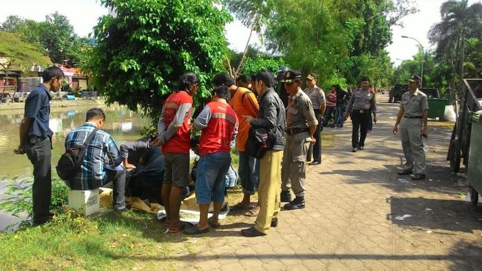 Bayi Ditemukan Tewas Mengambang di Kalimas