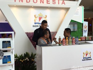 Akbar Si Ajudan Konyol Muncul Lagi: Jadi Rebutan Selfie dan Bicara Soal Jokowi