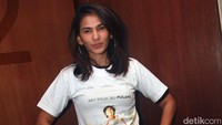 Nova saat ini sedang mempromosikan film terbarunya Aku Ingin Ibu Pulang 