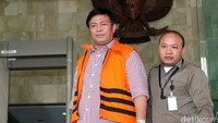 Ia diperiksa dalam kasus suap terkait kasus persetujuan perubahan APBD 2013, pengesahan APBD 2014, pengesahan APBD 2015, persetujuan laporan pertanggungjawaban Pemprov Sumut 2014.