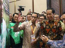 Nadiem Makarim, Hobi Berkaos Kini Pakai Kemeja Putih