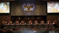 Sidang dihadiri oleh 9 hakim konstitusi.