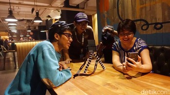 Aksi seru peserta ngopi yang bisa merasakan sensasi menggunakan Samung Galaxy Note 7.  Foto: detikINET/Adi Fida Rahman