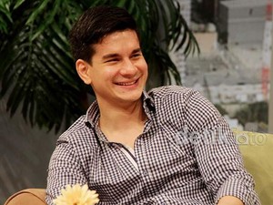 Steve Emmanuel Kini Sibuk di Belakang layar