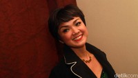 Nirina sibuk di dunia keartisan, tapi mengimbanginya juga dengan mengurus anak-anaknya Zivara Ruciragati Sharief dan Elzo Jaydo Anvaya.
