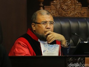 Hakim Konstitusi Patrialis Soal Pasal Kumpul Kebo: Pokok Pikirannya dari Saya