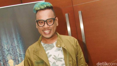 Rambut Hijau Uya Kuya