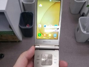 Ponsel Lipat Galaxy Folder 2 Dibanderol Rp 3,3 Juta?