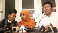 Dalam penangkapan tersebut, polisi mengamankan AR berikut 7 (tujuh) anak di bawah umur yang akan dijajakan kepada kaum gay. Hingga saat ini, kasus prostitusi anak untuk kaum gay tersebut masih didalami pihak Mabes Polri.