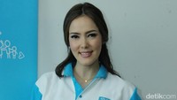Ibu dua anak itu tetap terlihat memesona. Pool/Hanif Hawari/detikFoto.